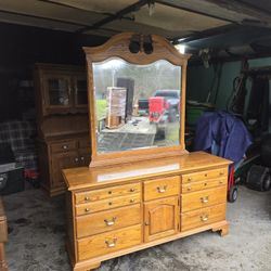 Dresser With Mirror 