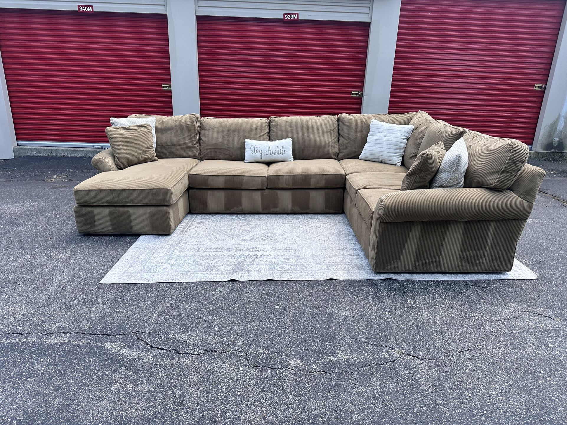 Free Delivery โ Macyโs Concept Sectional Couch w/ Pillows (Orig. $6,300+)