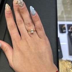 14kt Cubic Zirconias Ring 