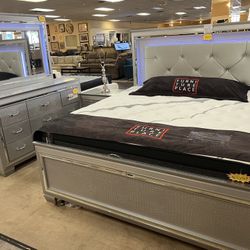 4 Pcs Grey EK Bedroom SET (EK Bed, Dresser, Mirror, N.Stand)