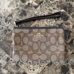 BEAUTIFUL AUTHENTIC COACH WRISTLET 