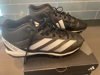 Youth football cleats
