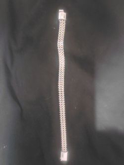 Stainless steel mesh bracelet with magnetic clasp
