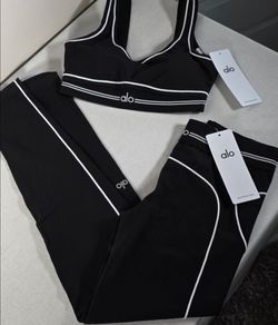 Alo Yoga Heart Throb Women's Black Two Piece Set.    Size - Small