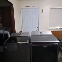 MAYTAG STAINLESS STEEL WASHER AND DRYER SET BOTH ELECTRIC XL CAPACITY GOOD CONDITION HEAVY DUTY DELIVERY AVAILABLE FOR EXTRA FEE WE DO REPAIRS