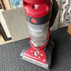 WIND TUNNEL - Max Capacity -HOOVER UPRIGHT VACUUM !! Reduced Greatly FOR FAST SALE 👍👍 • FIRST COME FIRST SERVE - DEAL !!