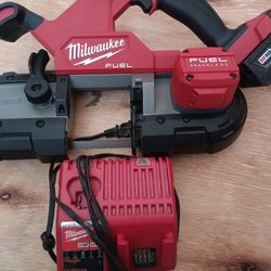 
M18 FUEL 18V Lithium-Ion Brushless Cordless Compact Bandsaw 