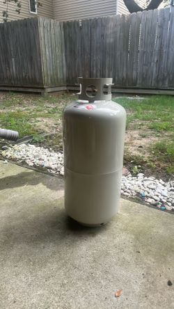 Fairly new 40lb propane tank