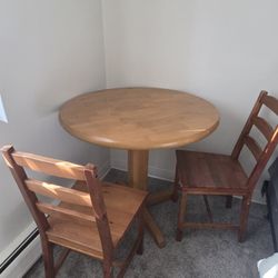 Round Table & Chairs