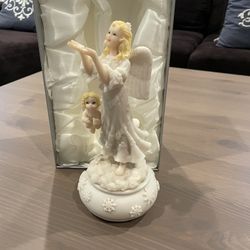 Vintage House of Lloyd Christmas Around The World Gift of Snow Musical Angel