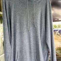 Light Pullover Hoodie 