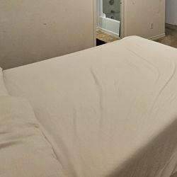 Full Bed // Cama Matrimonial