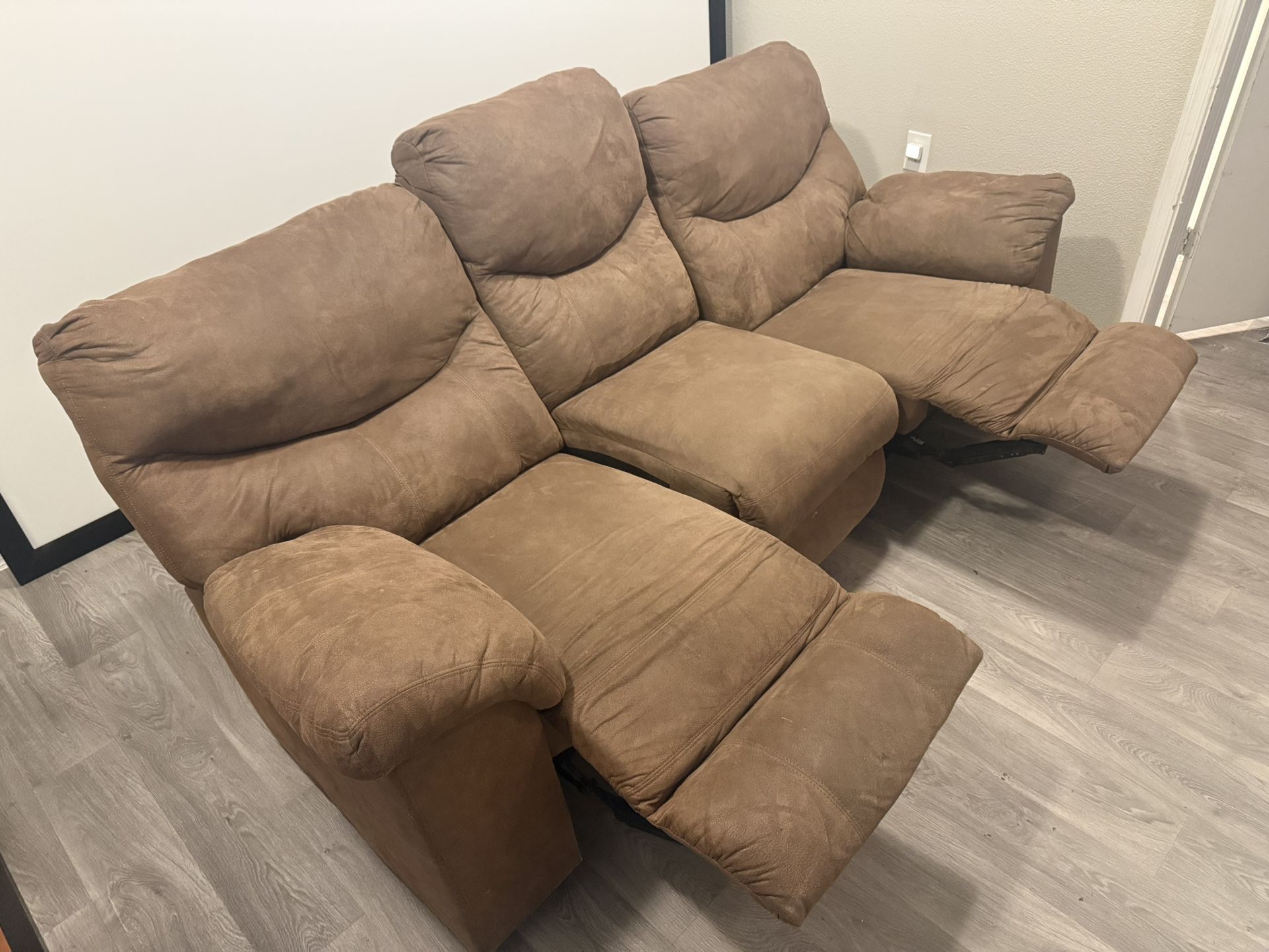 COUCH , Brown Recliner Couch