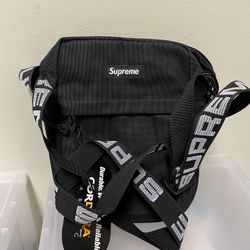 Supreme Shoulder Bag 