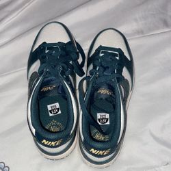Nike Low Dunks Green And White (brand new) 2.5Y