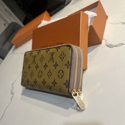 Louie V Women’s Chasis Wallet 