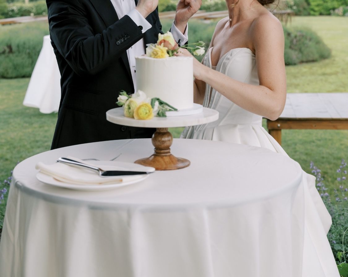 12 Tablecloths, 15 Chiffon Table Runners
