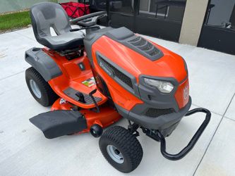Husqvarna TS 142L Riding Lawnmower