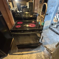 Ge Stove On Good Working  Condition 