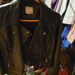 ADORABLE LEATHER JACKET!   LG