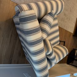 Carolina Sofa With Side Chair