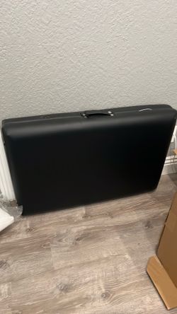 Foldable massage table