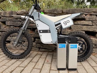 Youth E-Moto//Torrot MX2 x Cake Go Limited Edition (2 batteries!!)
