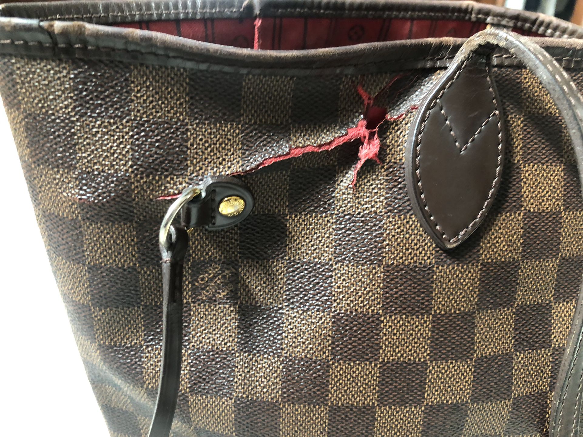 In Which my Louis Vuitton Neverfull Peels