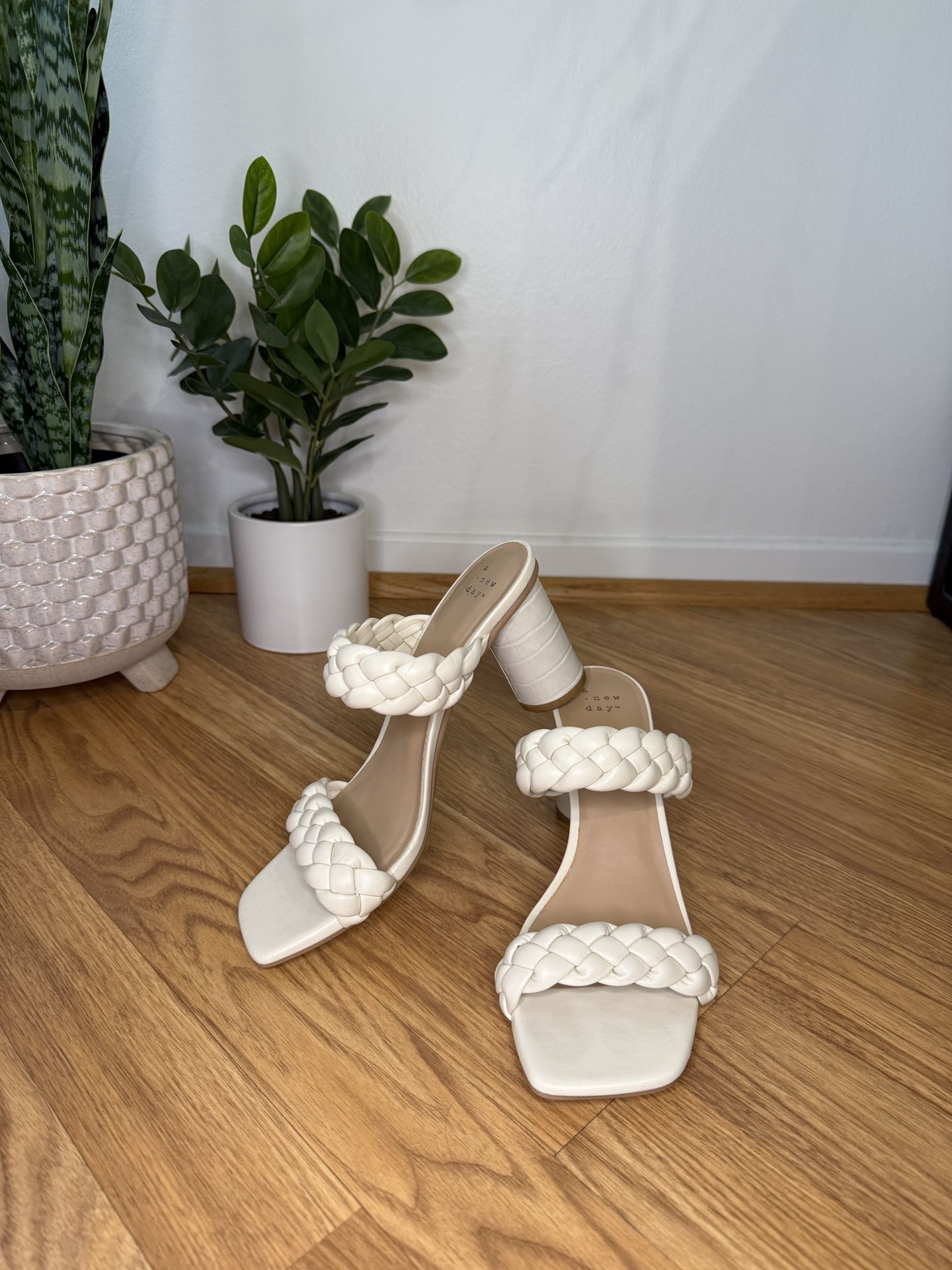Like New | 8.5 Cream “A New Day” Mule Block Braided Heels (Pacific Beach)