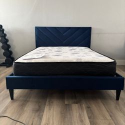Full Size Frame And Mattress 