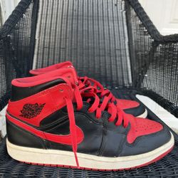 Jordan 1 mid alternate bred 2022