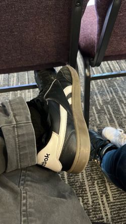 Only one shoe size 22