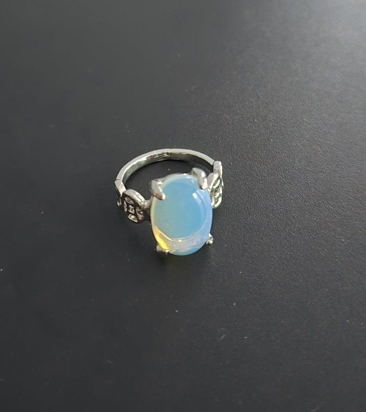 MOONSTONE  POLISHED CABECHON LADIES NEW SIZE 6 RING 