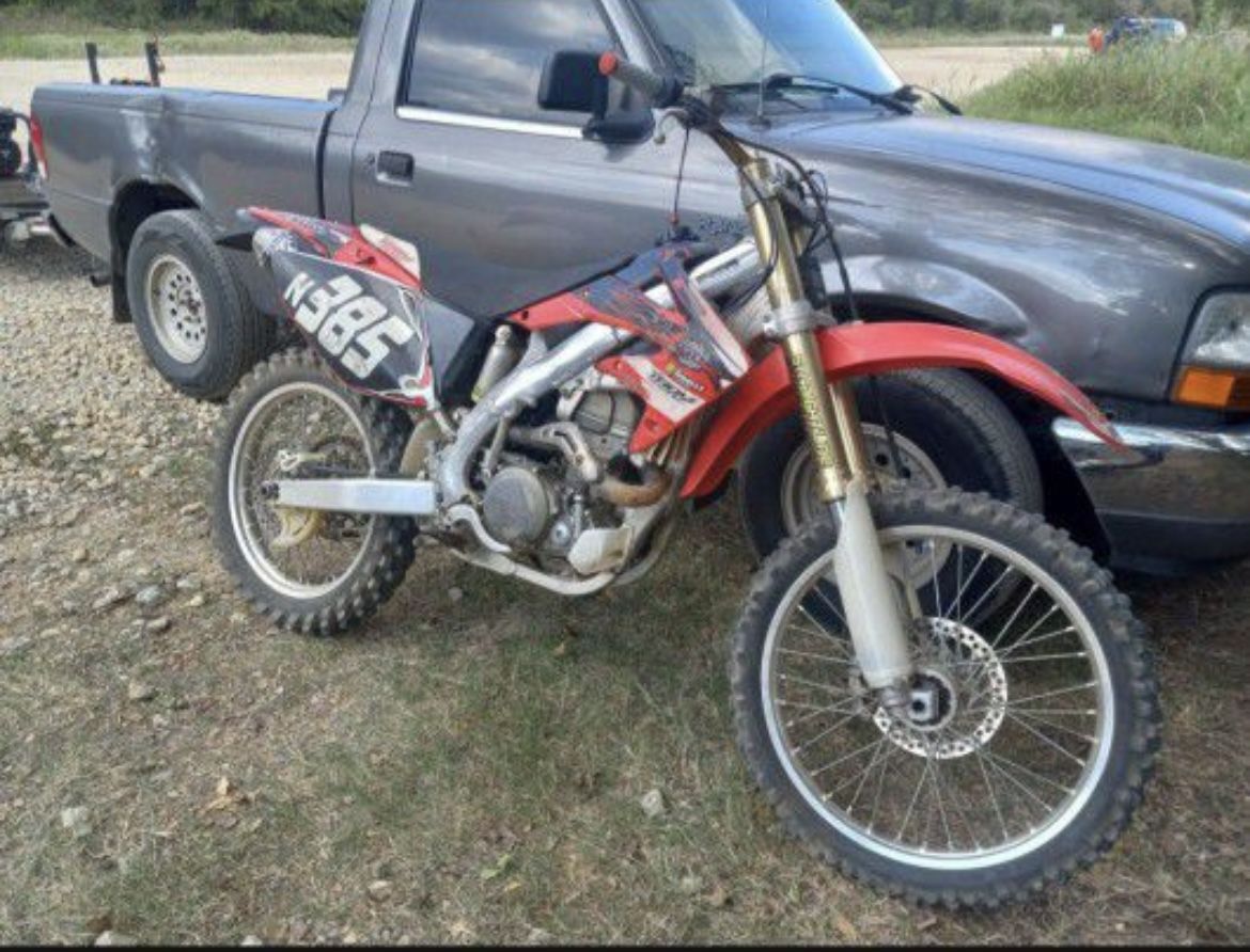 Crf 450 DirtBike Honda……. CASHONLY!