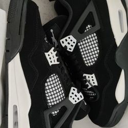 Brand new Air Jordan AJ4 with shoe box