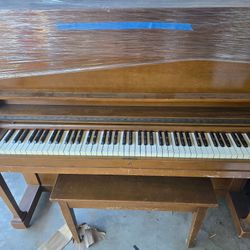Story And Clark Piano 