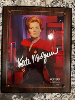 Star Trek Voyager 8x10 Kate Mulgrew Captain Kathryn Janeway Authentic Signed Autograph COA Framed