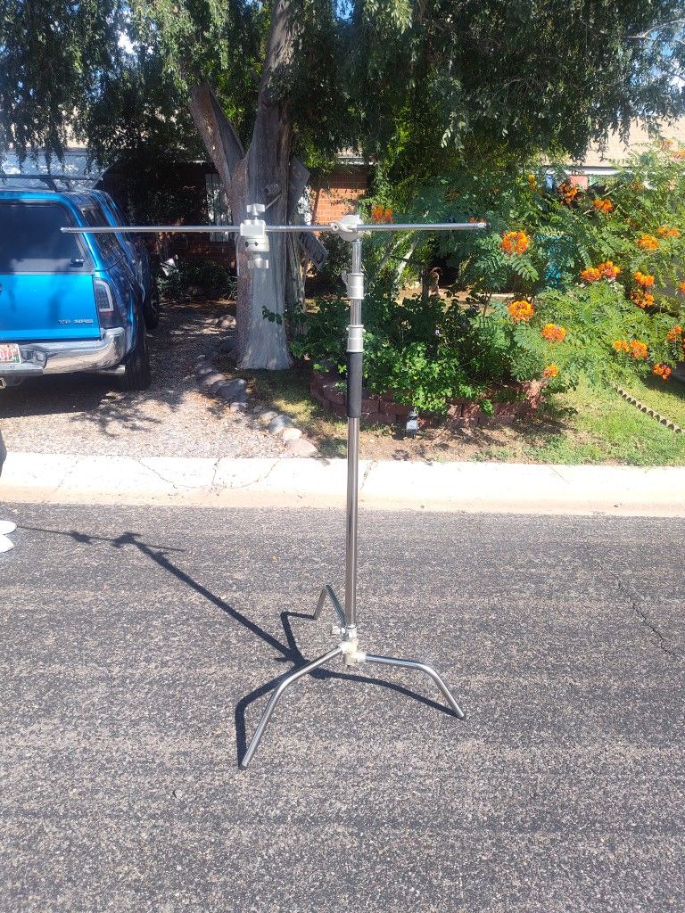 NEEWER LIGHT TRIPOD