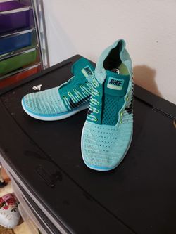 Nike womans running shoe