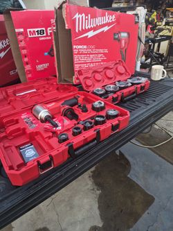 Milwaukee
M18 18V Lithium-Ion Cordless FORCE LOGIC 1/2 in. to 4 in. 10 Ton Knockout Tool STORE PRICE $2149