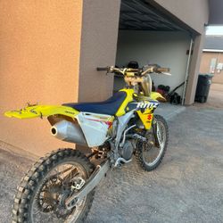Suzukis Rmz 450
