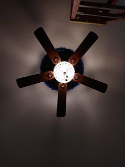 ceiling fan like new condition