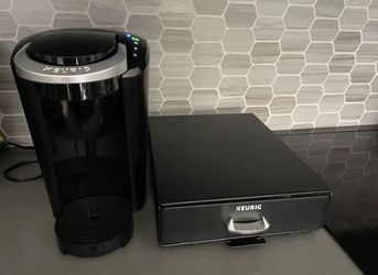 Keurig K-Select Coffee Maker, Single Serve K-Cup Pod Coffee Brewer, Matte Black storage And Drawer Holder included