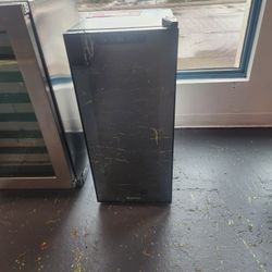 Wine Enthusiast 18 Bottle Wine Cooler 