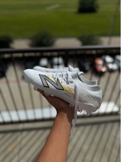 Size 9.5 Furon v8 New Balance Worth $250