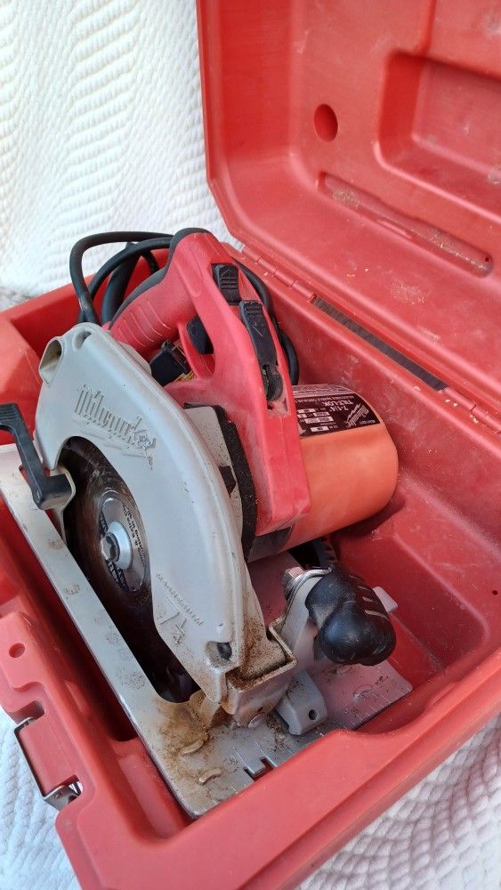 Milwaukee TILT-LOK Heavy Duty Circular Saw