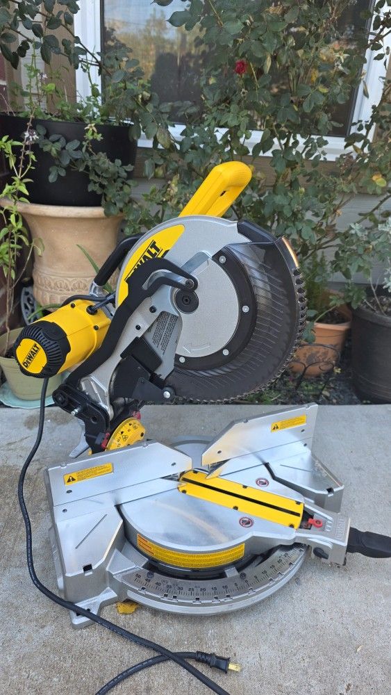 DEWALT 12" Electric Saw