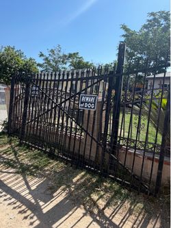 Gate doors