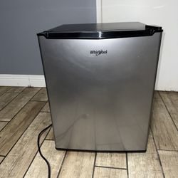 Whirlpool Mini fridge 