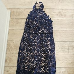 Woman's Lace Medi Dress
